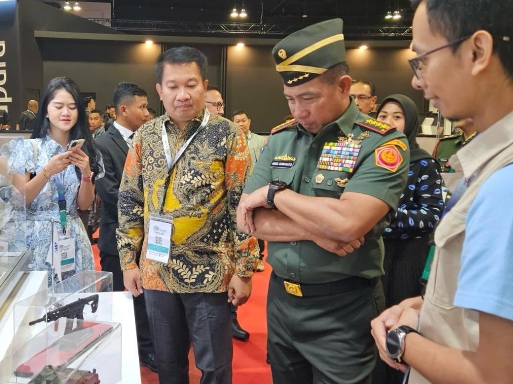 Panglima TNI Penuhi Undangan Jeneral Tan Sri Dato’ Seri Mohammad Bin Ab Rahman